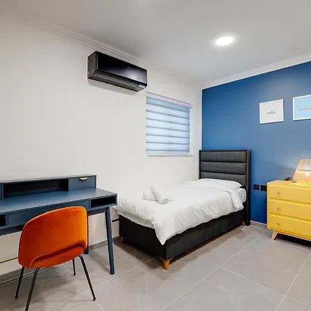 Art Deco In By Buena Vista Apartment *