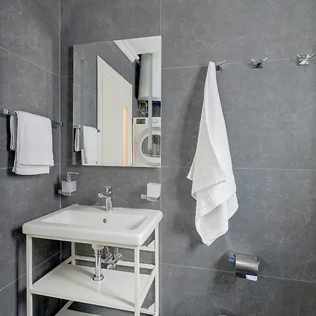 Art Deco In By Buena Vista Apartment *