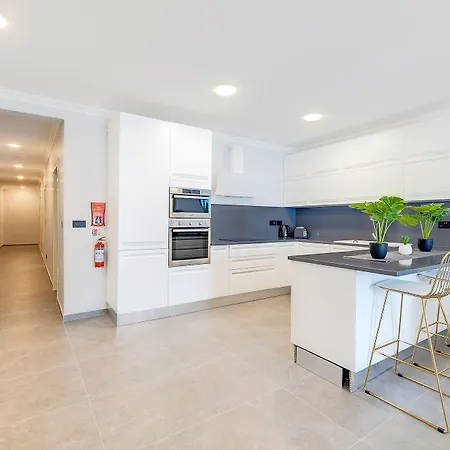 Art Deco In By Buena Vista Apartment