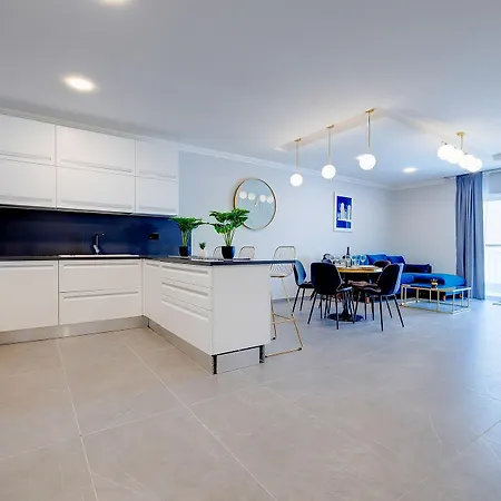 Art Deco In By Buena Vista Apartment *