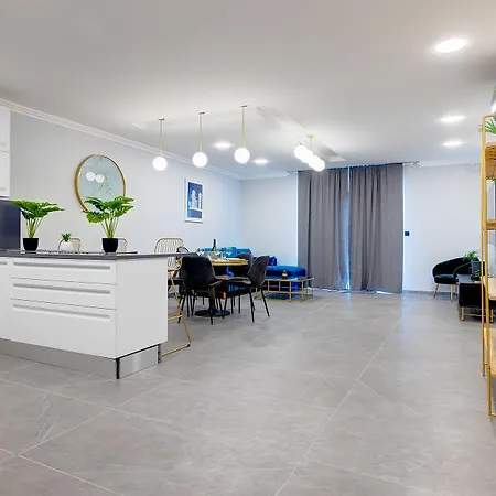 Art Deco In By Buena Vista Apartment *