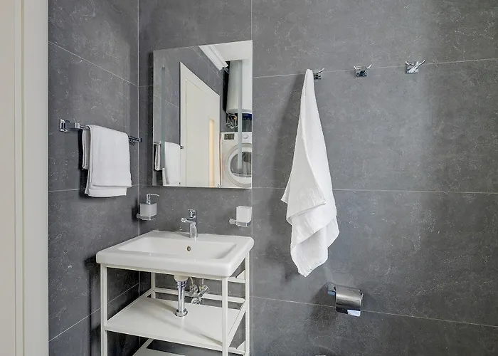 Art Deco In By Buena Vista Apartment *