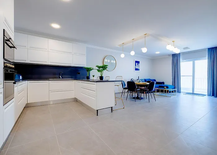 Art Deco In By Buena Vista Apartment *