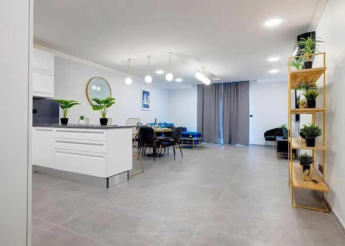 Art Deco In By Buena Vista Apartment *